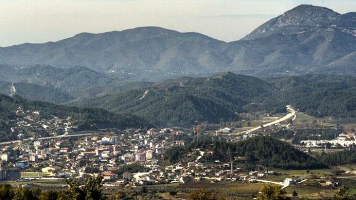 Esad\'ın Ordusu Türk Askerine Ateş Açtı