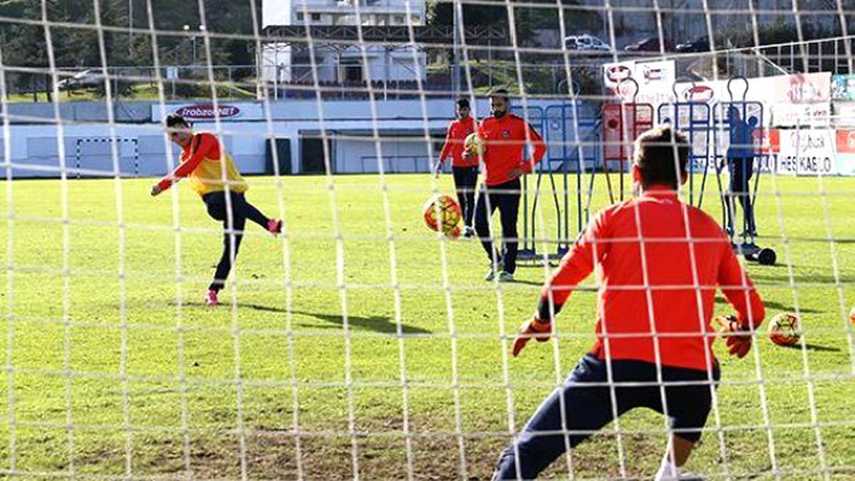 Trabzonspor\'da Mehmet Ekici Kaleye Geçti!