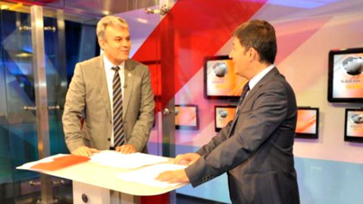 TRT Spikerinden Elektronik Sigaralı Canlı Yayın