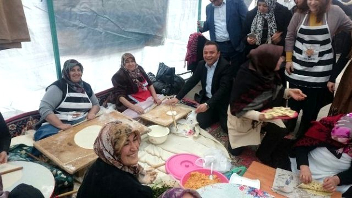 AK Parti Kadın Kollarından Bayır-bucak\'a Yardım İçin Kermes Açtı
