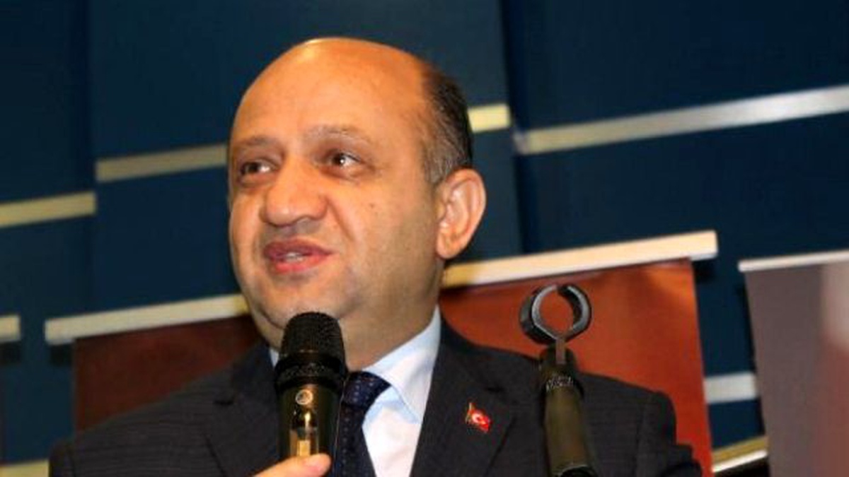 Bakan Işık: "Türkiye\'nin Gecikmeden Başkanlık Sistemine Geçmesi Gerekiyor"