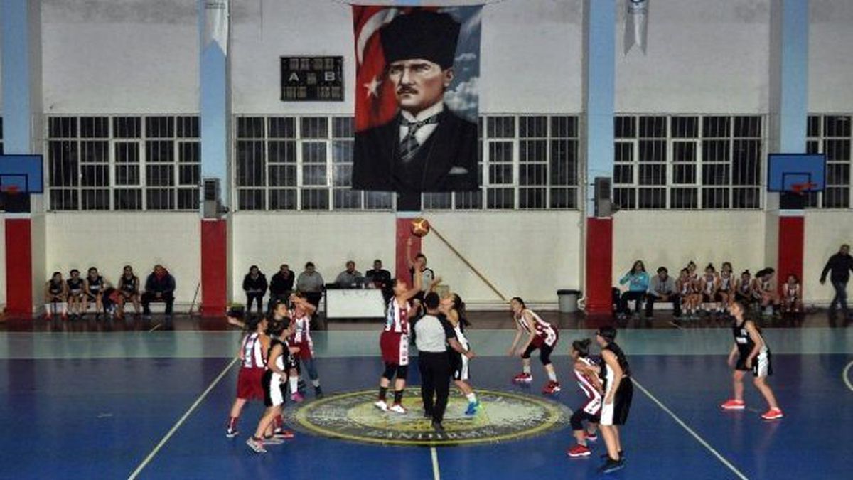 Bandırma\'nın Perileri Yıldız Ligi İlk Maçını Kazandı