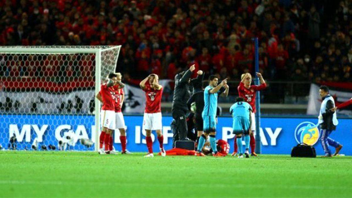 Barcelona - Evergrande Maçında Zou Zheng'in Bacağı Kırıldı