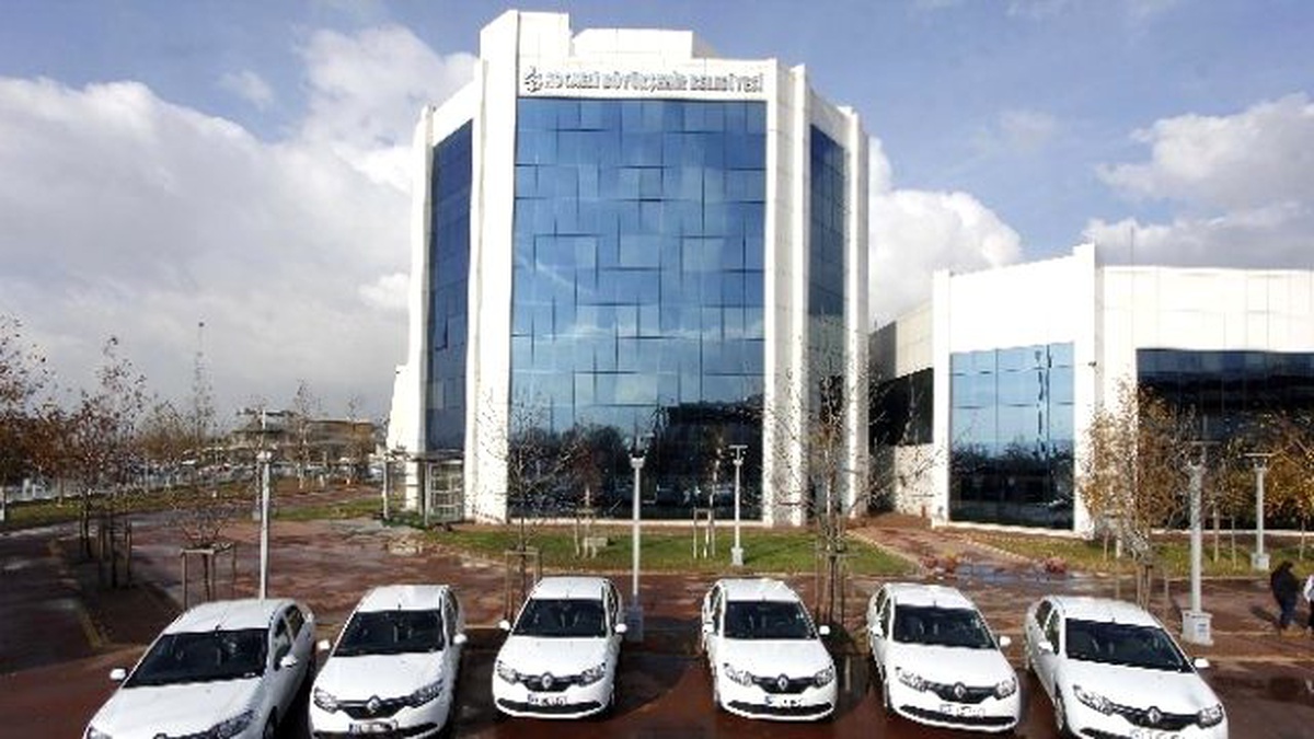 Büyükşehir\'den 6 Öğrenciye Sıfır Kilometre Otomobil