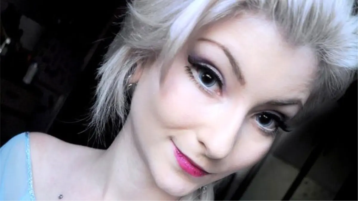 Dünya Bu Kızı Konuşuyor! Çizgi Film Karakteri Değil Gerçek