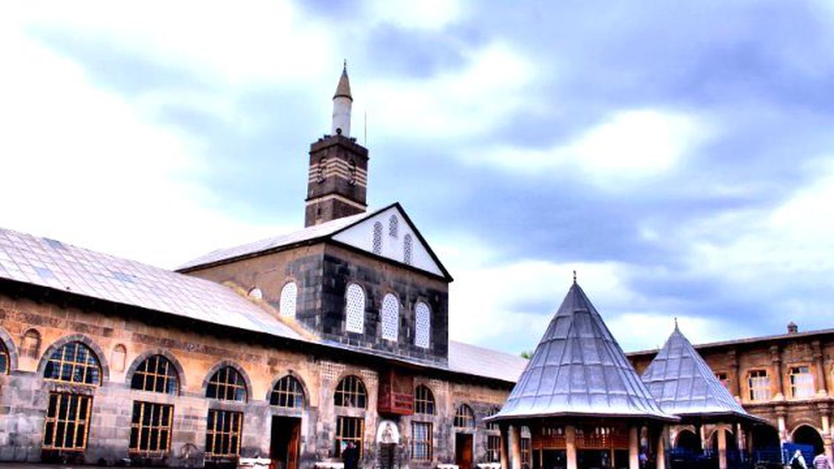 Diyarbakır'da 1376 Yıl Sonra Ulu Cami'de Cuma Namazı Kılınmadı