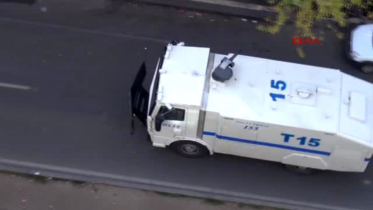 Diyarbakır'da Sur'a Yürümek İsteyen HDP'lilere Polis Müdahalesi