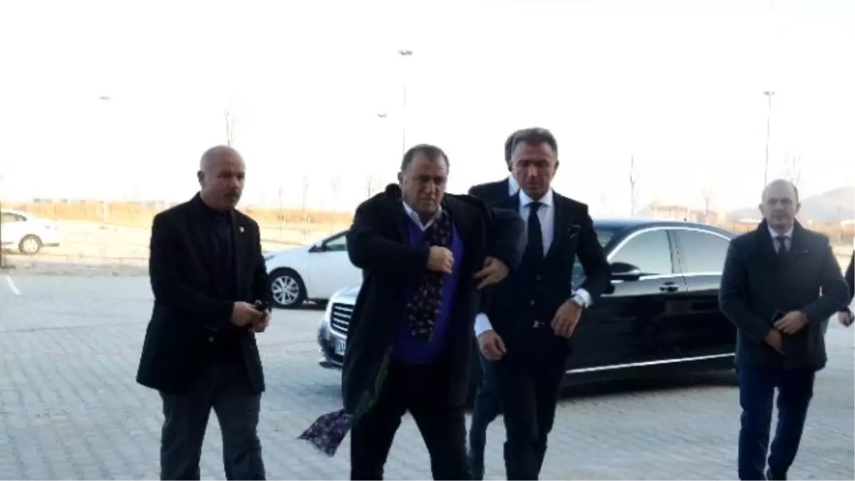 Fatih Terim, Stattaki Kötü Zemini Görünce İl Spor Müdürüne Çıkıştı