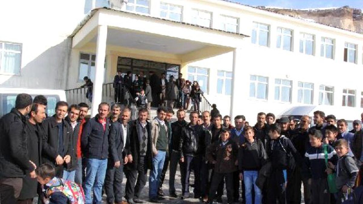 İş-Kur Eleman Vermedi, Okul Çöplüğe Döndü, Veliler İsyan Etti