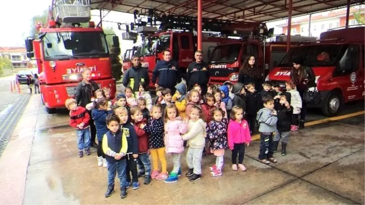 İtfaiyeciler Minik Misafirlerini Ağırladı