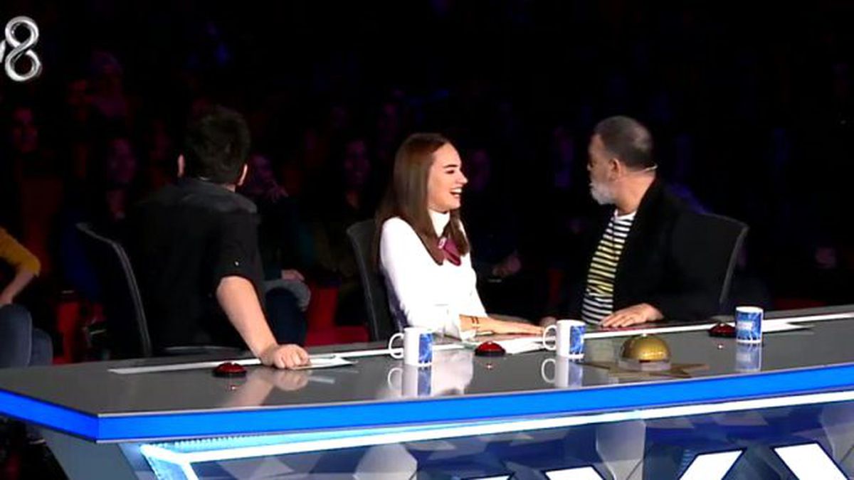 Jürinin Dikkatini Çeken Olay! Performansın Başında Bir Anda...