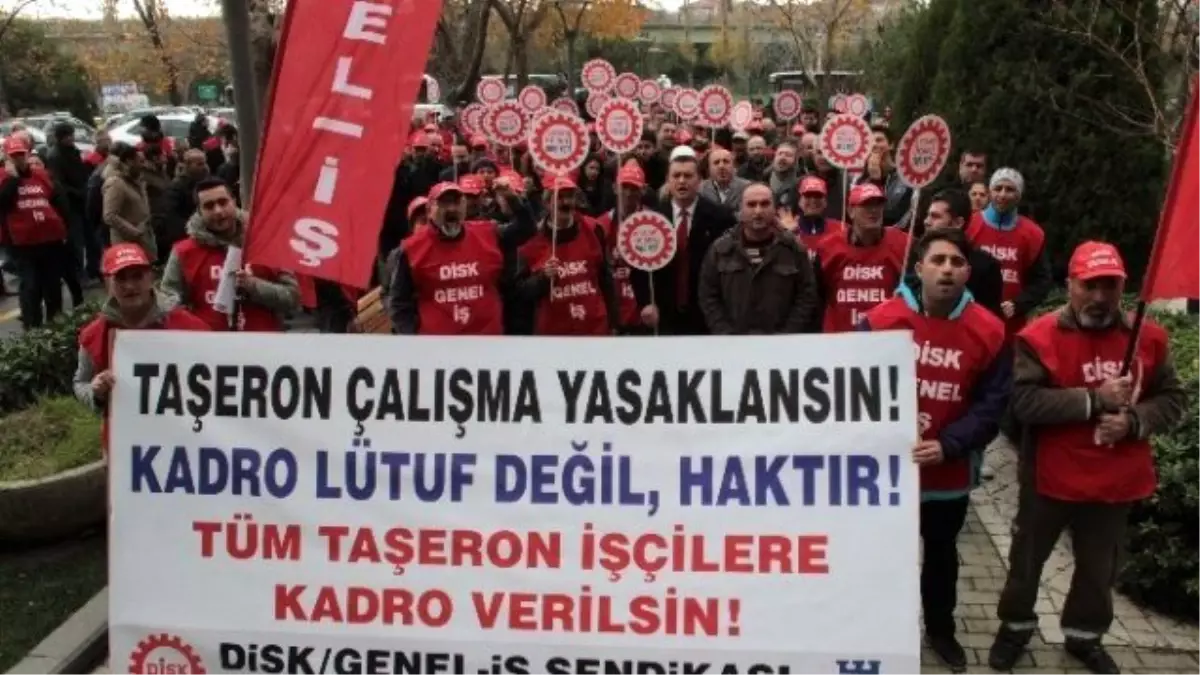 Kadıköy Belediyesi\'nde Çalışan Taşeron İşçiler Eylem Yaptı