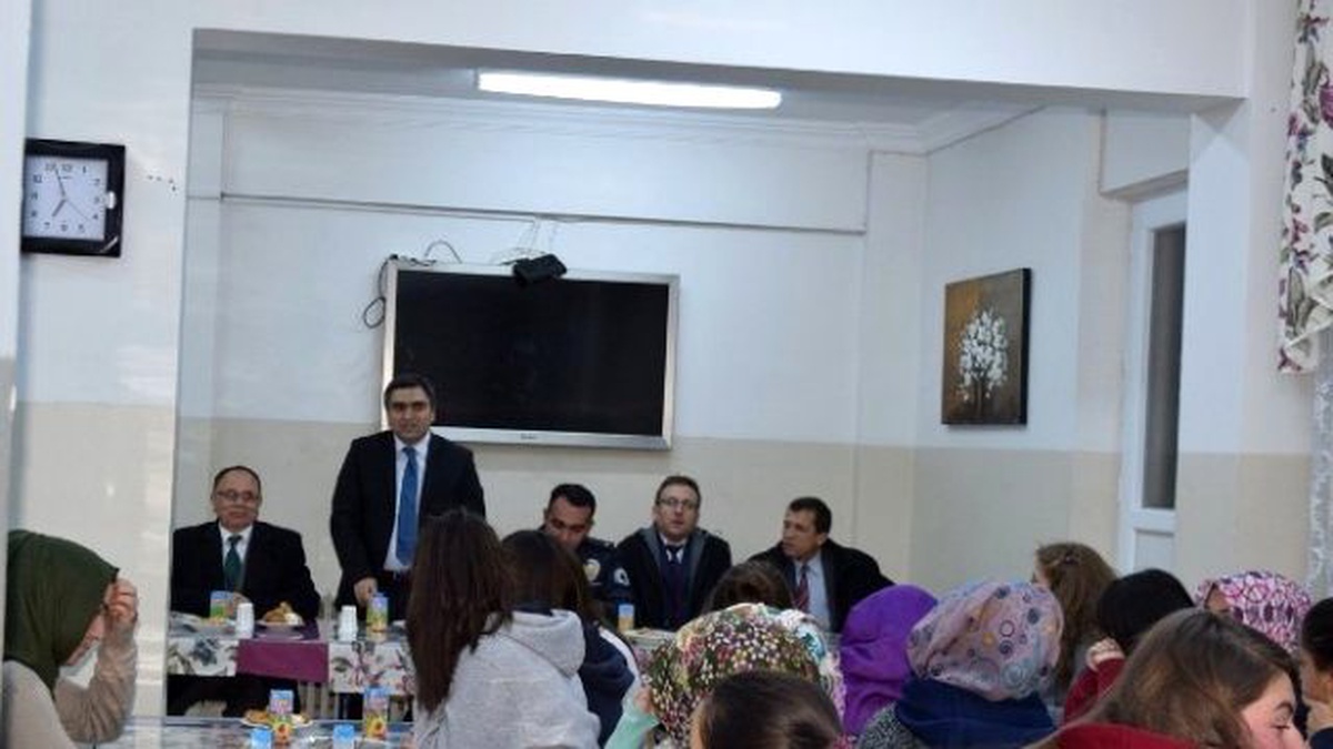 Kaymakam ve Kurum Amirlerinden Yatılı Öğrencilere Meslek Tanıtımı