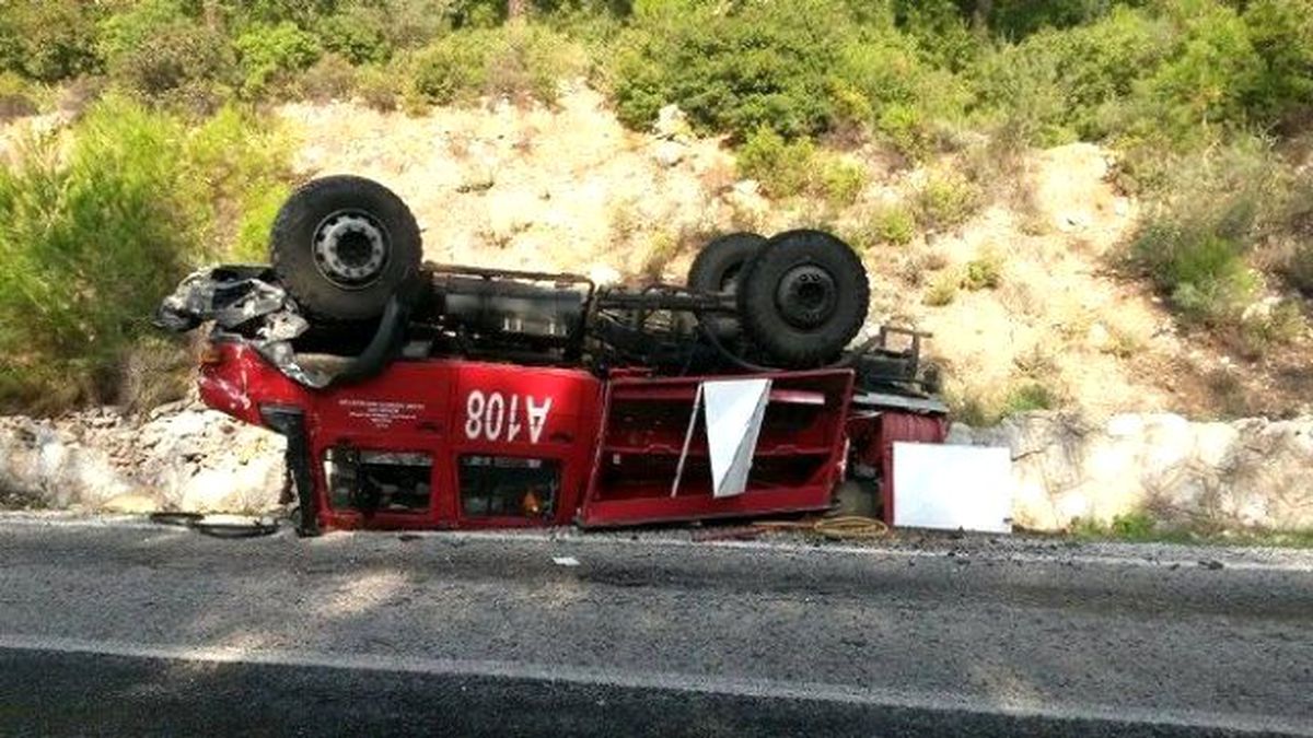 Marmaris\'te Yangın Arazözü Devrildi; 5 Yaralı