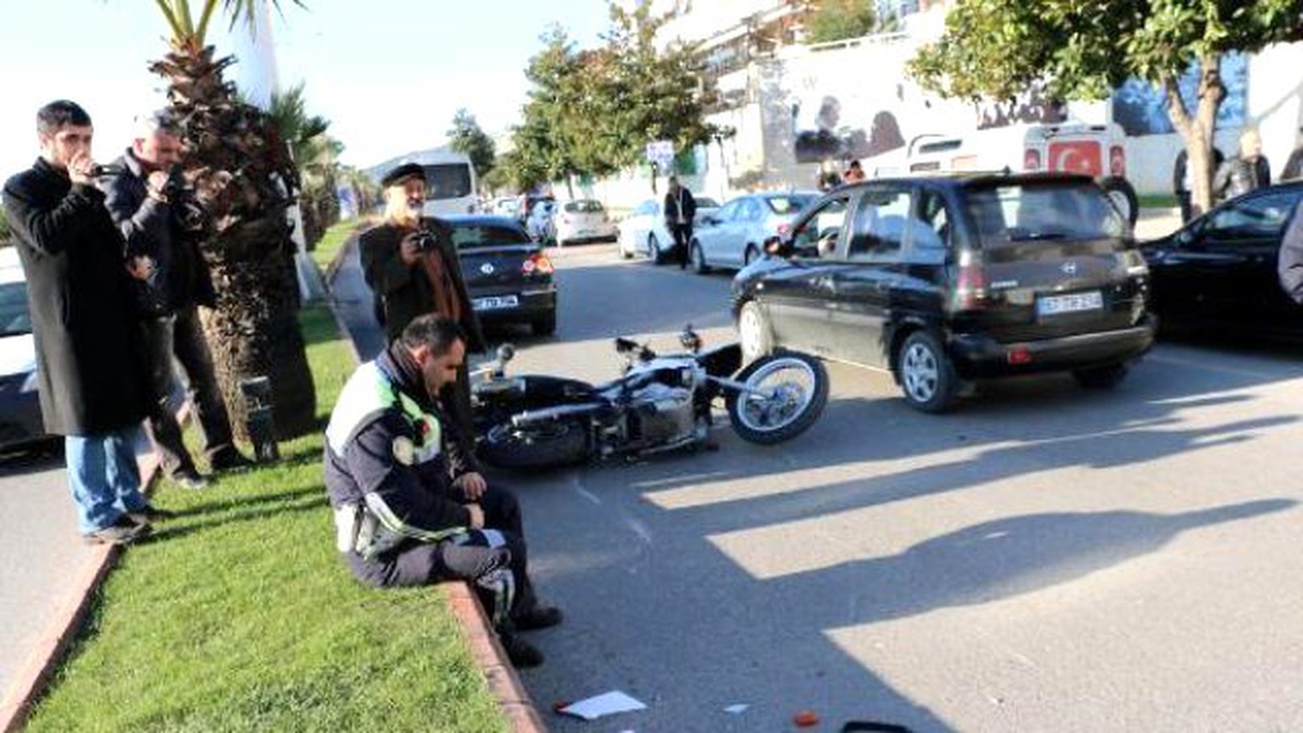 Motosikletli Trafik Polisi Kazada Yaralandı