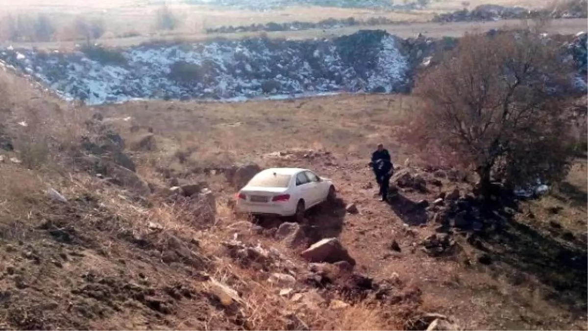 Şarampole Yuvarlanan Sürücüyü Hava Yastıkları Kurtardı