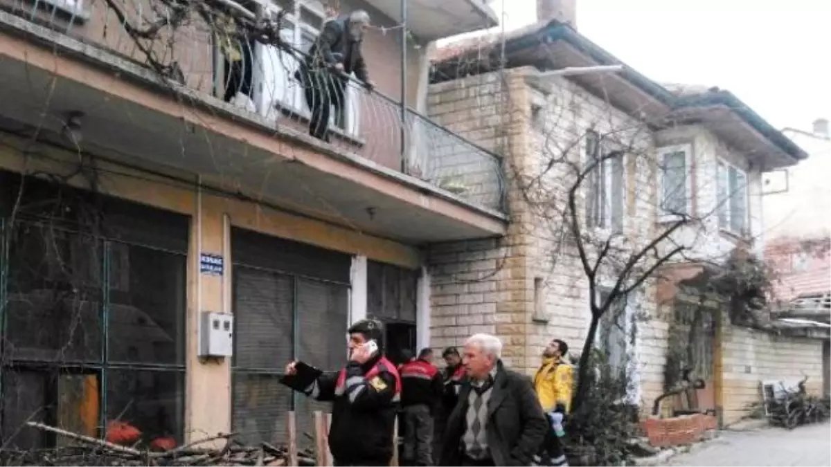 Sobadan Zehirlenen Yaşlı Adam Öldü, Eşi ve Torunu Hastanede