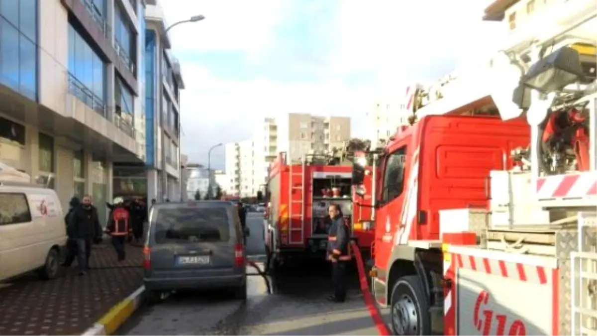 Televizyon Kanalının Stüdyosunda Yangın: 1\'i Ağır 4 Yaralı