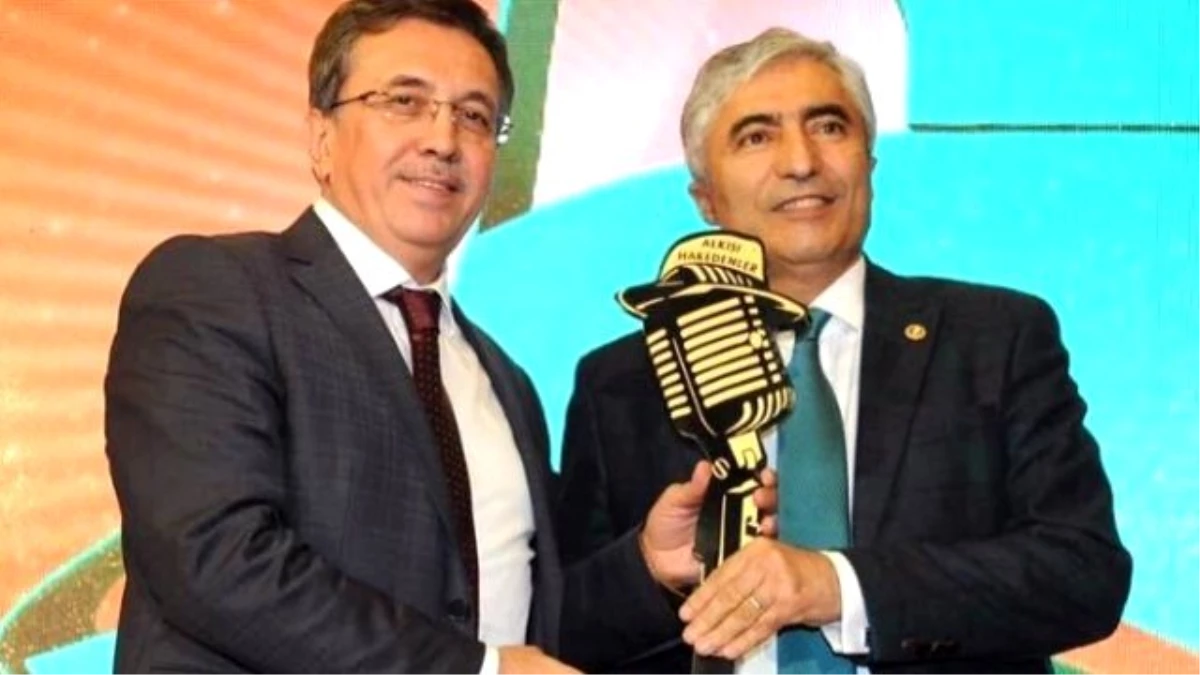 Alkışlar AK Parti Çankırı Milletvekili Hüseyin Filiz\'e