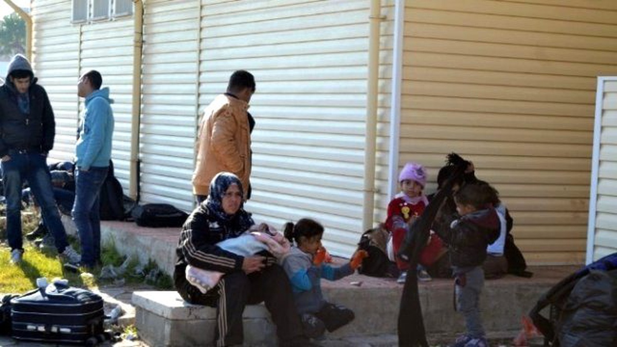 Ayvalık\'ta 120 Suriyeli Göçmen Jandarmaya Yakalandı