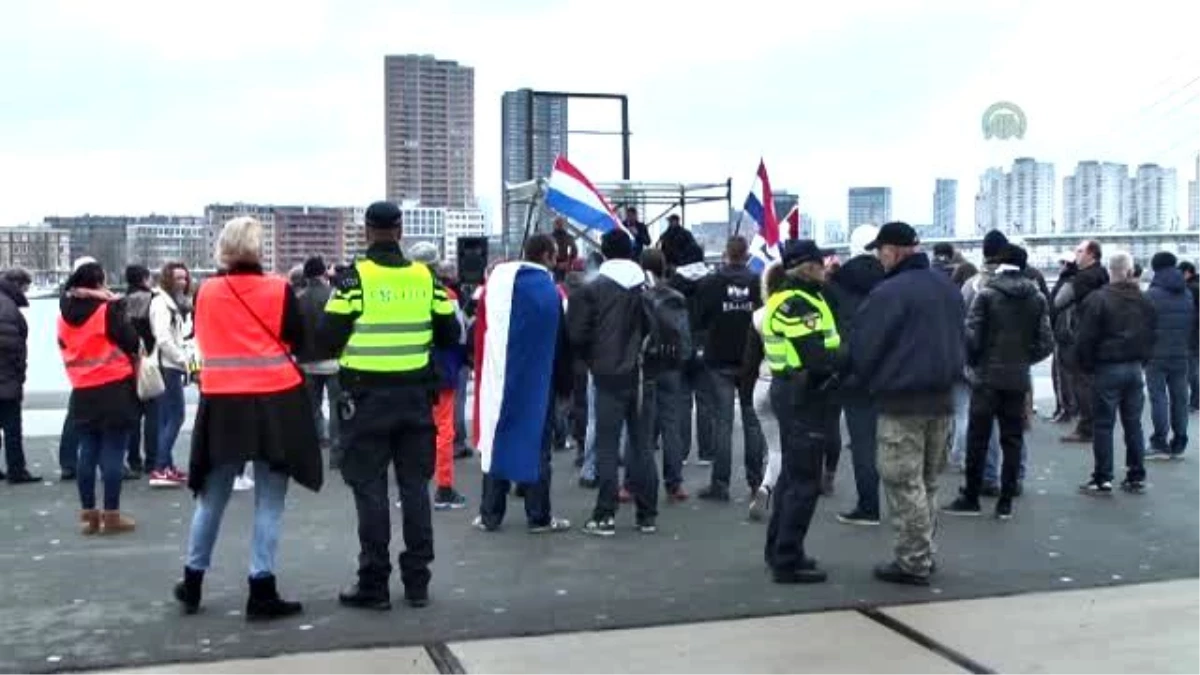 Hollanda\'da Irkçı Pegıda Gösterisi