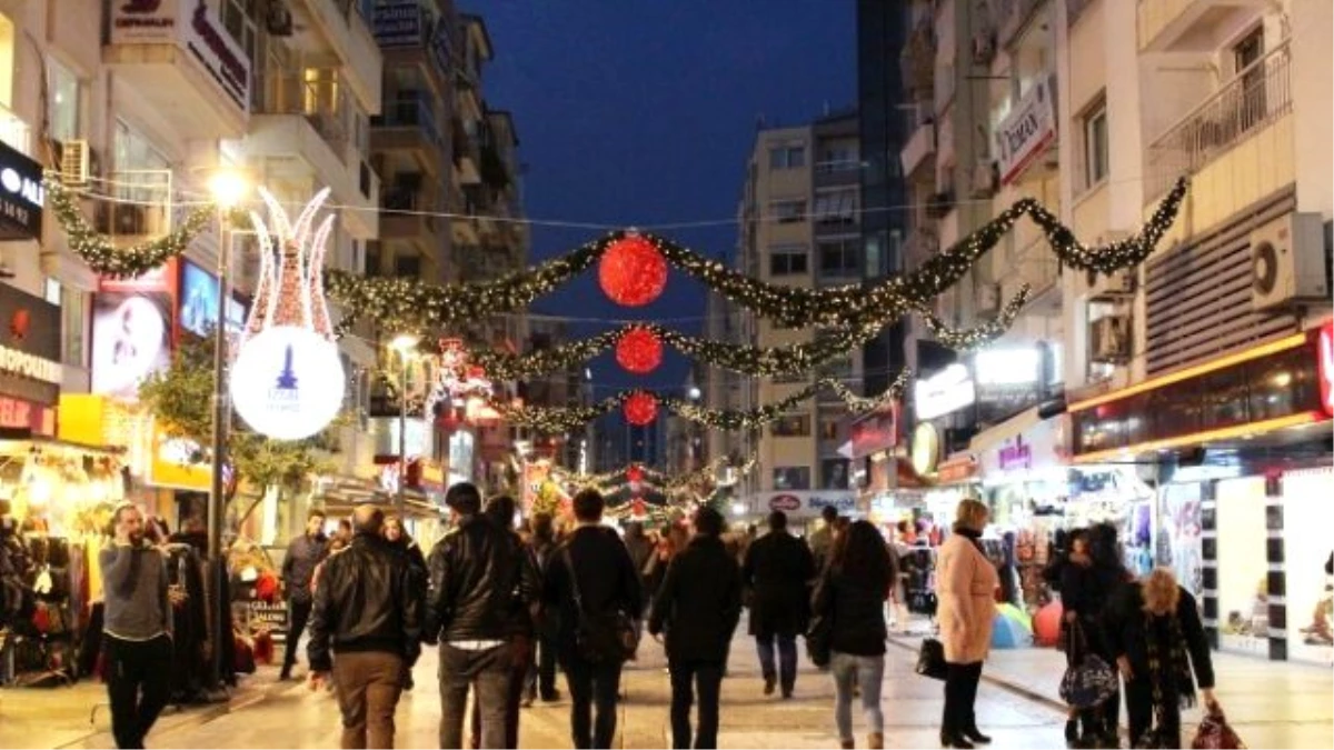 İzmir\'de Yılbaşı Hareketliliği