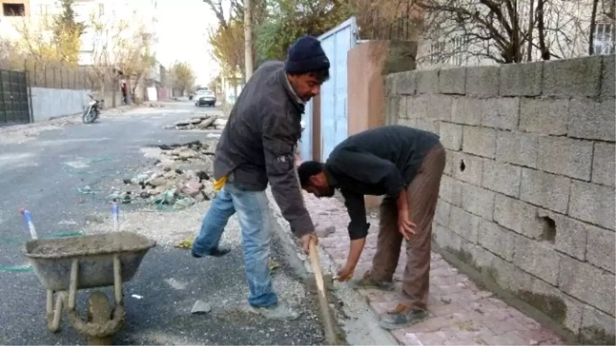 Kahta Belediyesi Girne Mahallesinde Kaldırım Çalışmasına Başladı