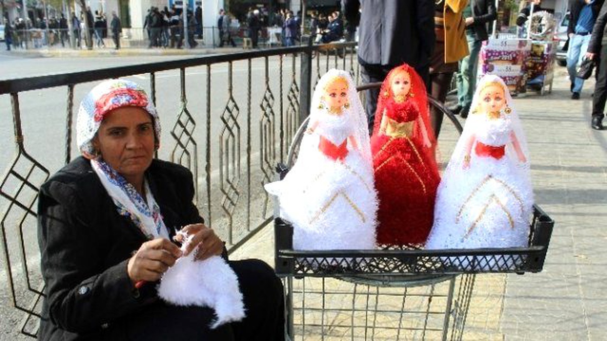 Kendi Yapıp, Kendi Satıyor