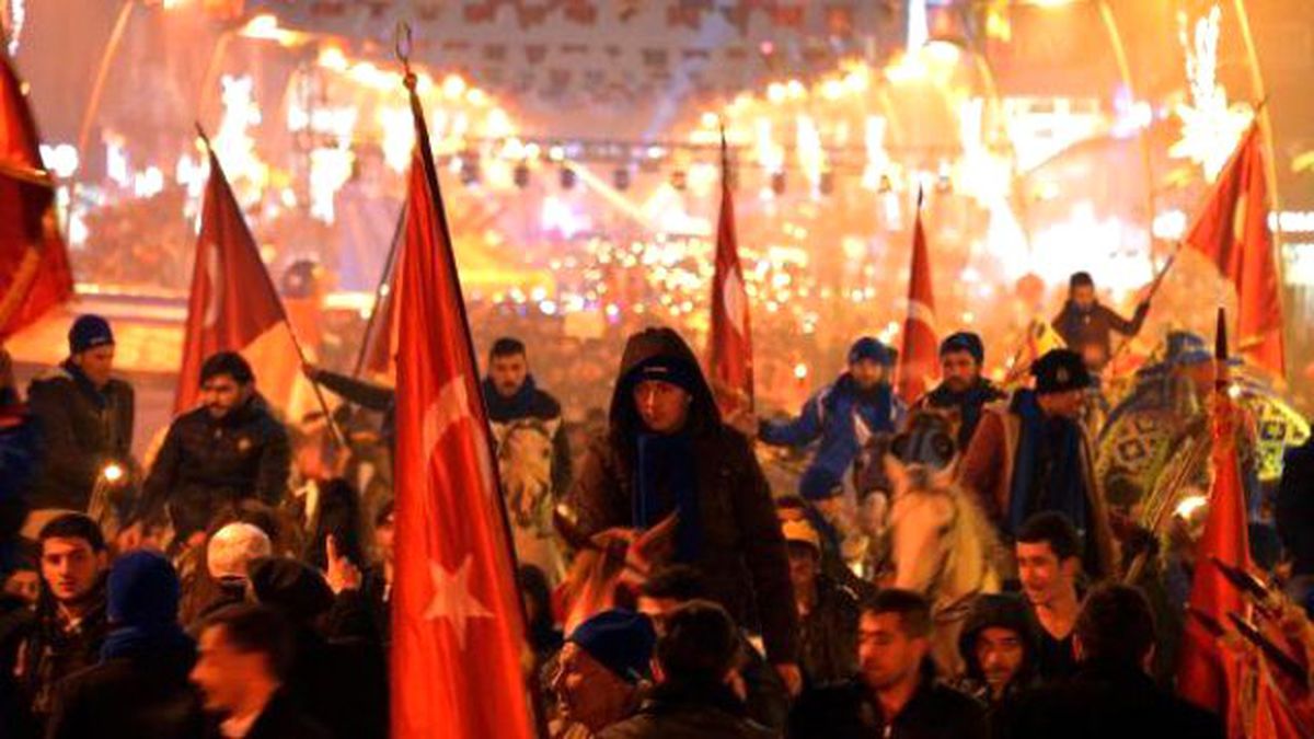 Mustafa Sandal, Eksi 17 Derecede Konser Verdi