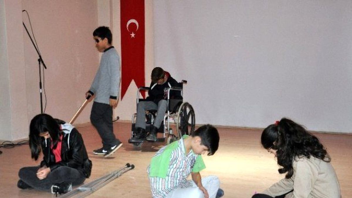 Öğrencilerden Anlamlı Klip