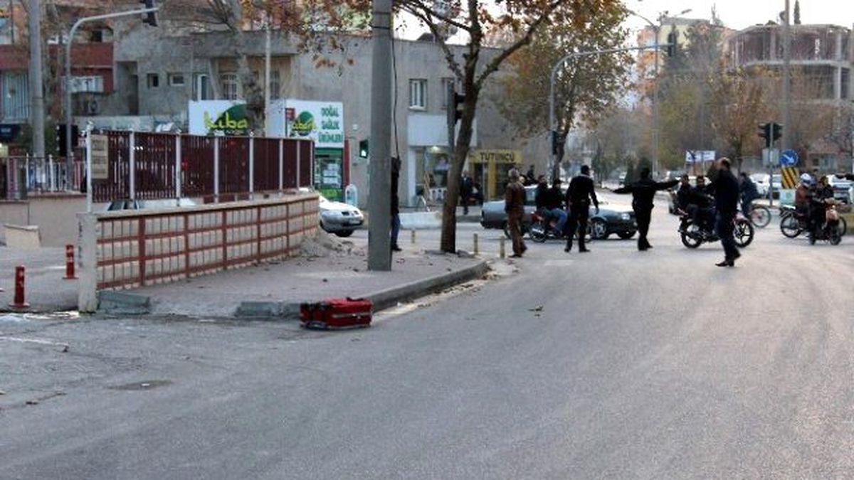 Şüpheli Bavul Fünye ile Patlatıldı