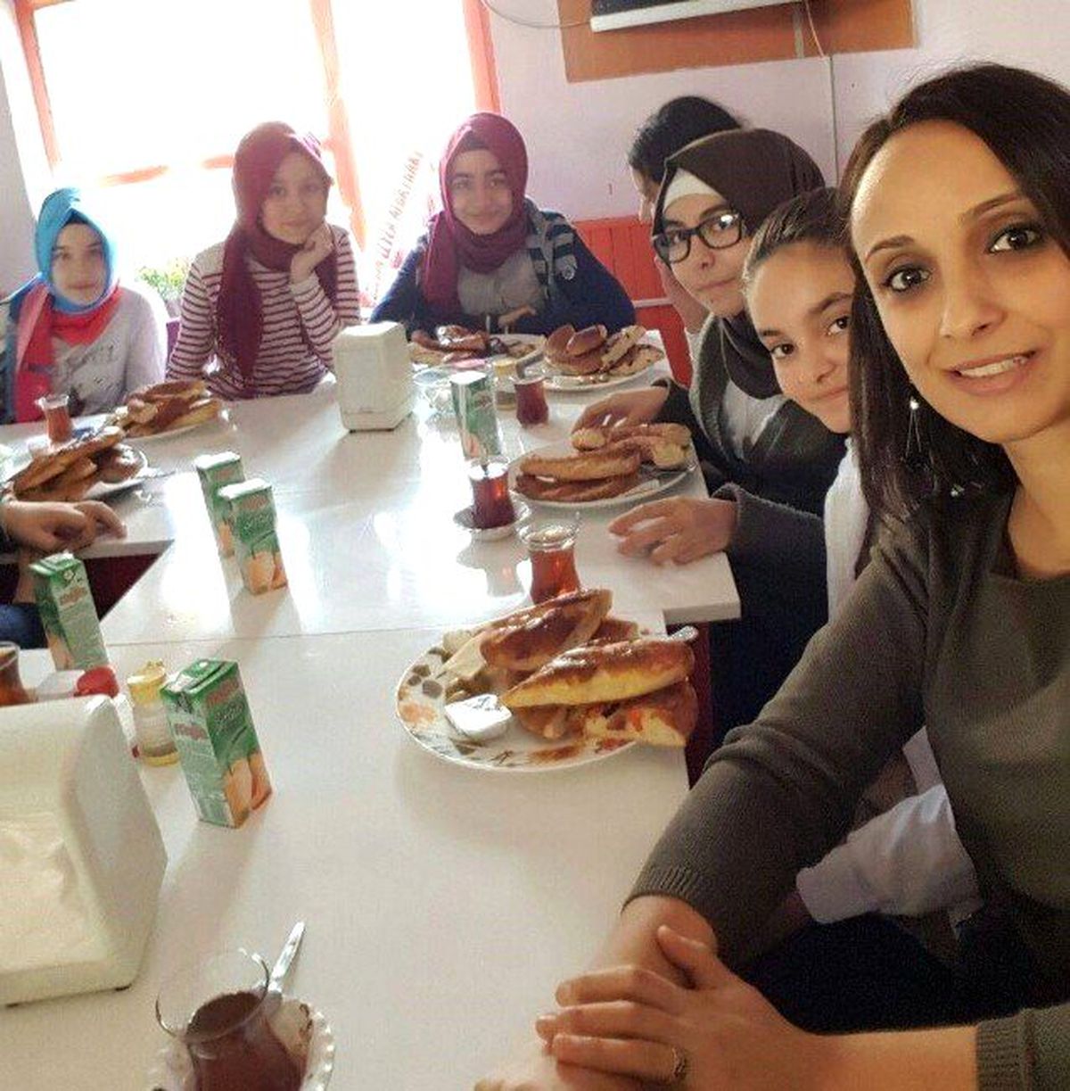 Teog Sınavında Başarılı Öğrencilere Kahvaltı