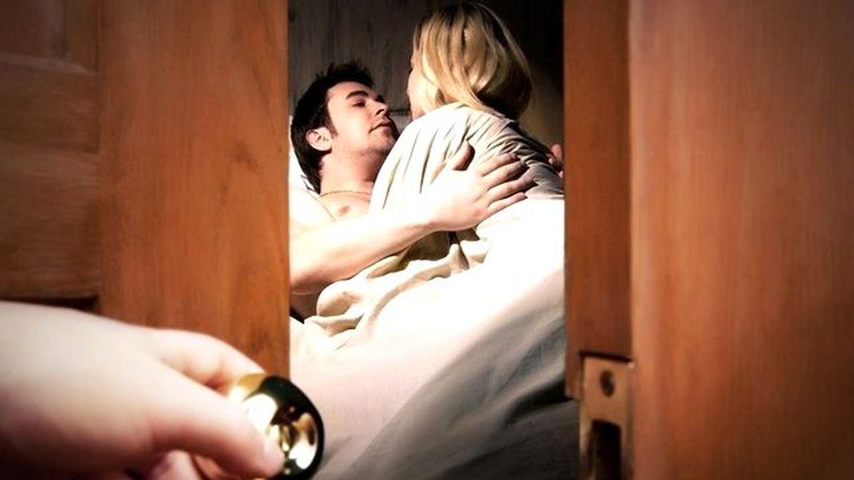 Aldatılan Koca Karısının Bilgisayarını Araştırınca Şok Yaşadı