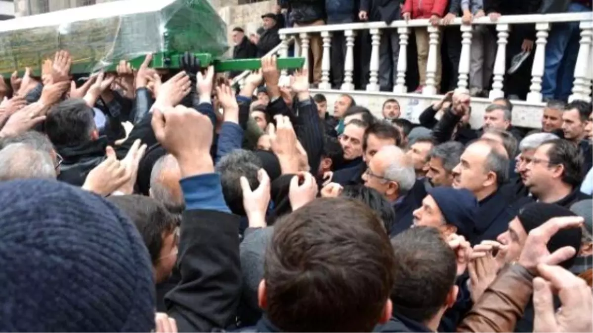 Başbakan Yardımcısı Elvan, Konya\'da Cenaze Törenine Katıldı