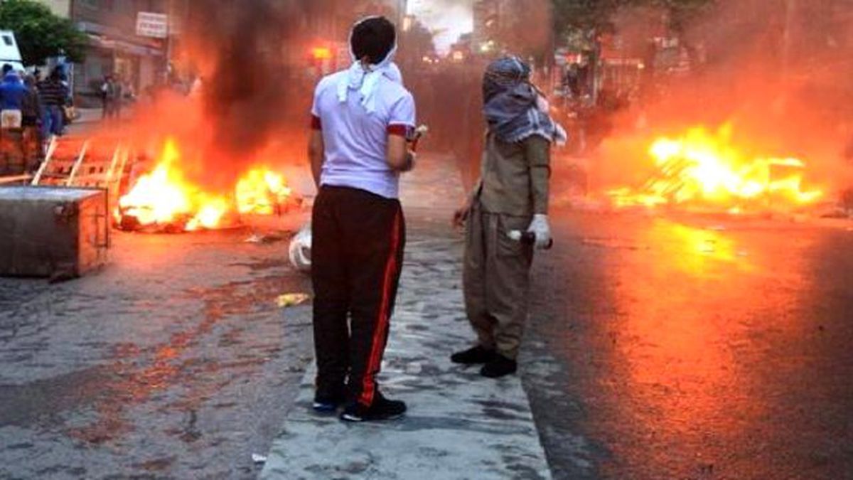 Göstericiler Arasında Kalan Sürücü Canından Oldu