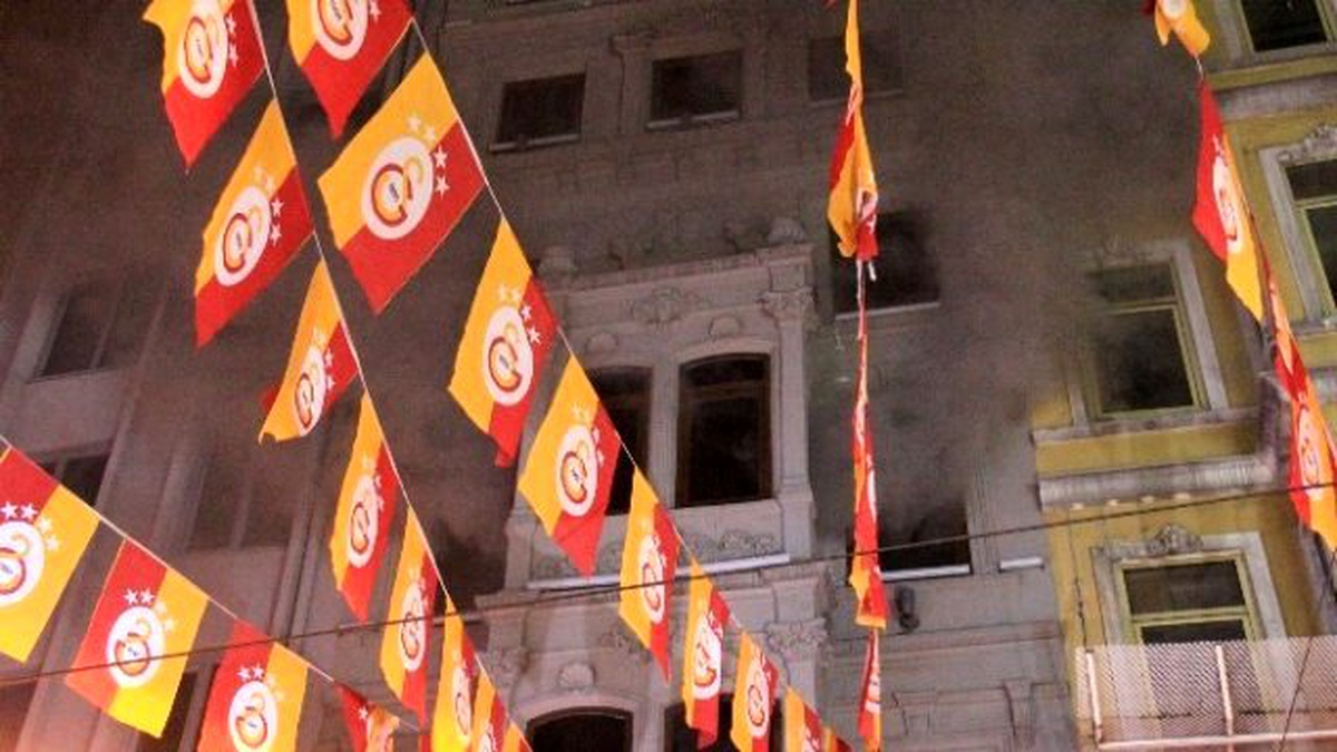 Gs Store Mağazasında Korkutan Yangın
