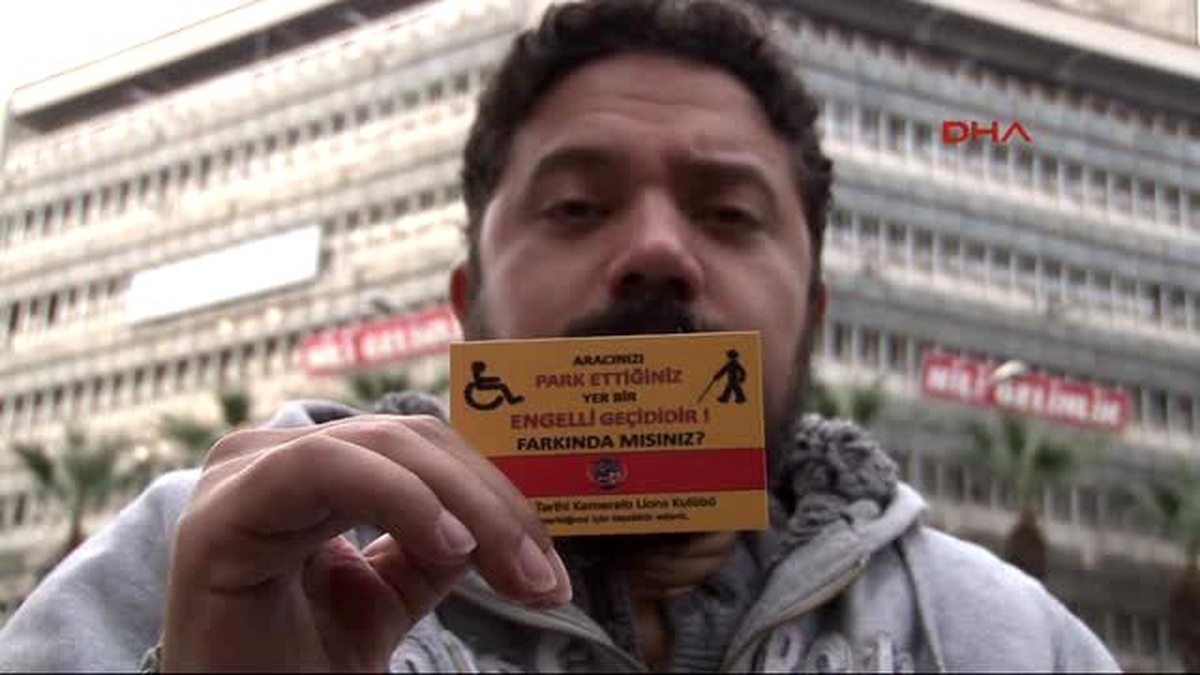 İzmir Engelsizlerin Engeline Kartvizitli Uyarı