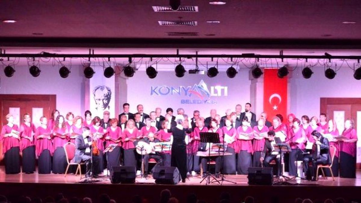 Konyaaltı\'nda Zeki Müren Gecesi
