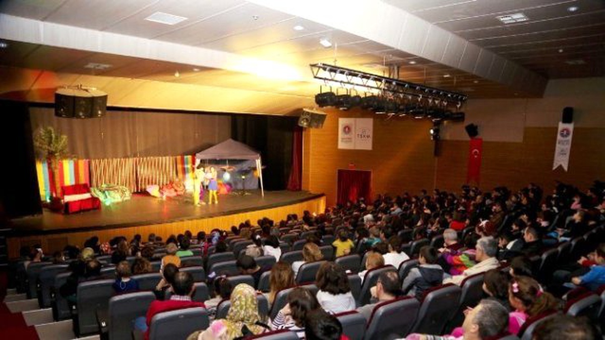 Maltepe Belediyesi\'nden Çocuklara Tiyatro Keyfi