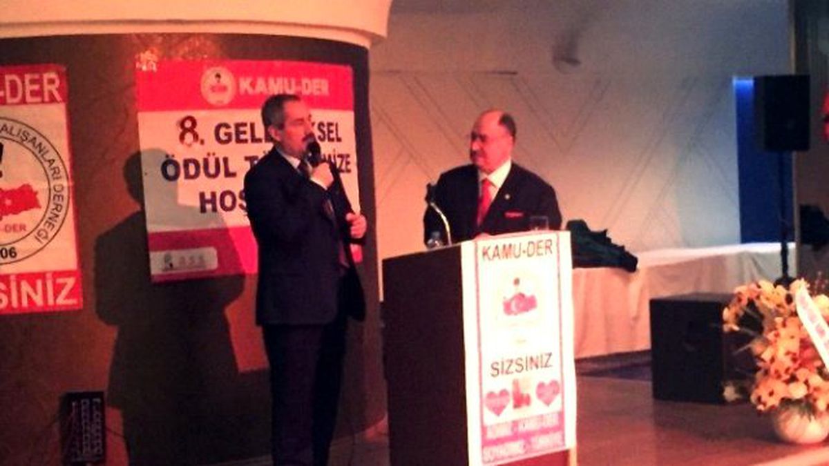 Necati Gürsoy Yılın En Başarılı İlçe Belediye Başkanı Ödülünü Aldı