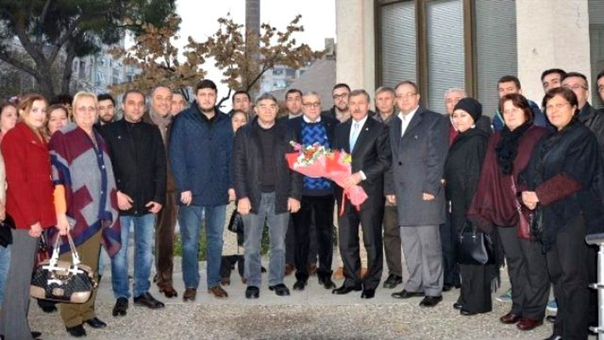 Özdağ\'dan Manisa Gazeteciler Cemiyeti\'ne Tebrik Ziyareti