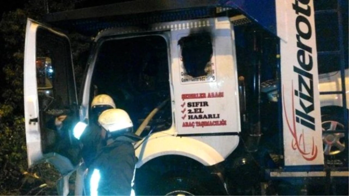 Tarsus\'ta Araç Yüklü Tır\'a Molotoflu Saldırı
