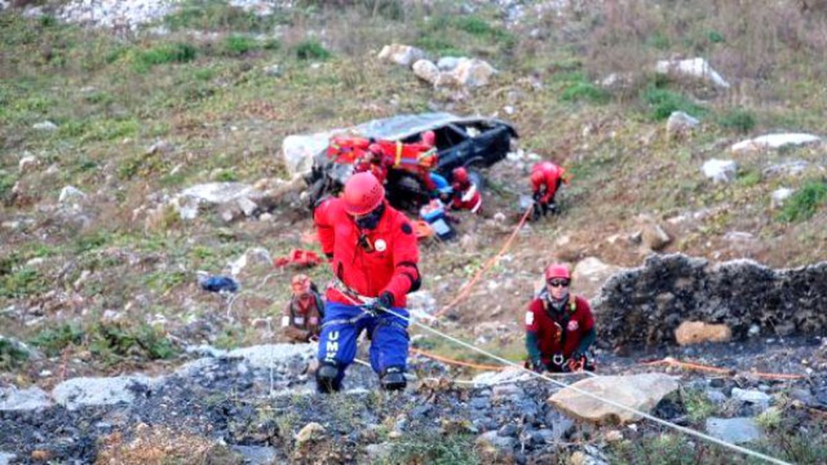 Uçuruma Yuvarlanan Araçtan Yaralı Kurtarma Tatbikatı