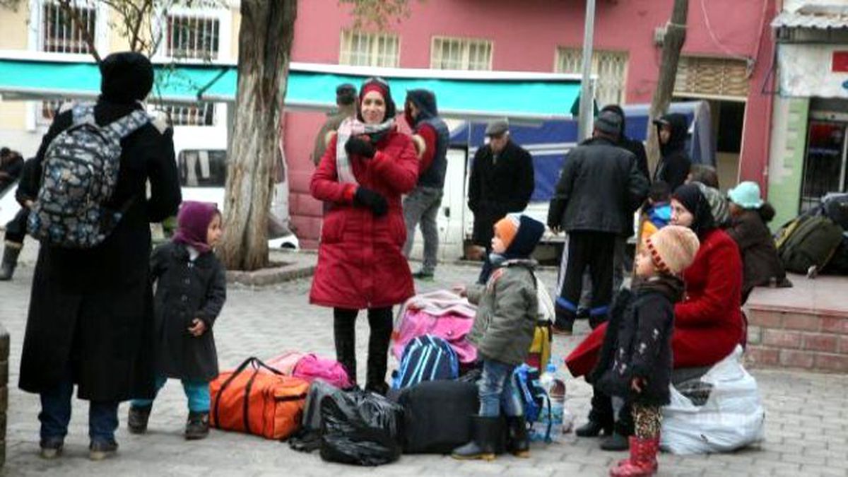Umut Yolculuğu\'nda Basmane Durağı