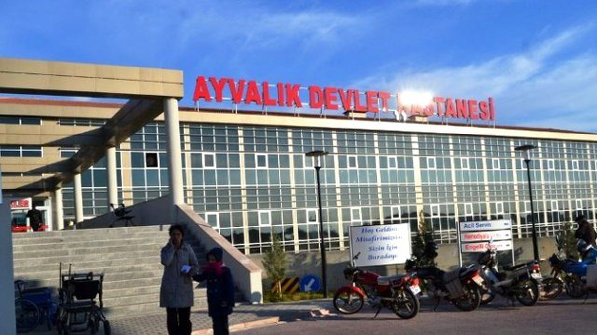 Vatandaşlar Devlet Hastanesi Önüne Üstü Kapalı Durak İstiyor