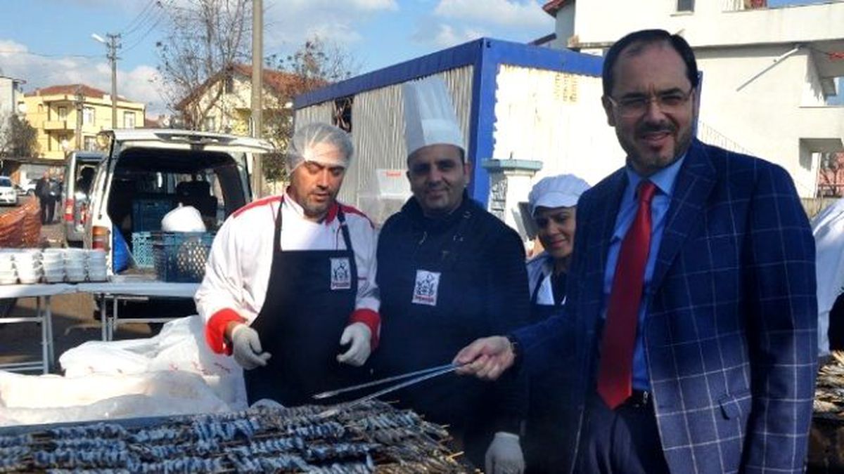 Başiskele\'de Yenilenen Sokaklar Hamsi İkramı ile Açıldı