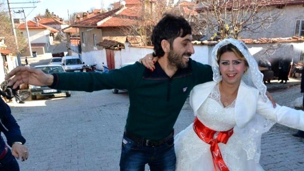 Denizli\'de Suriyeli Bir Kadın Düğünün Ertesi Günü Takılarla Kaçtı
