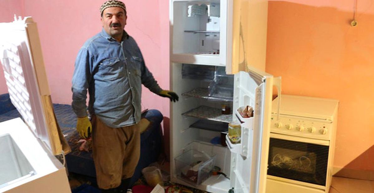 Erzurum'da Aç Kalan Ayı Eve Girdi Buzdolabındaki Yiyecekleri Yedi