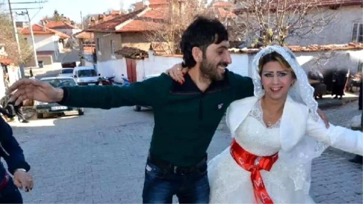 Evlendiği Suriyeli Kadın Genç Adamı Uyutup, Altınlarla Kaçtı