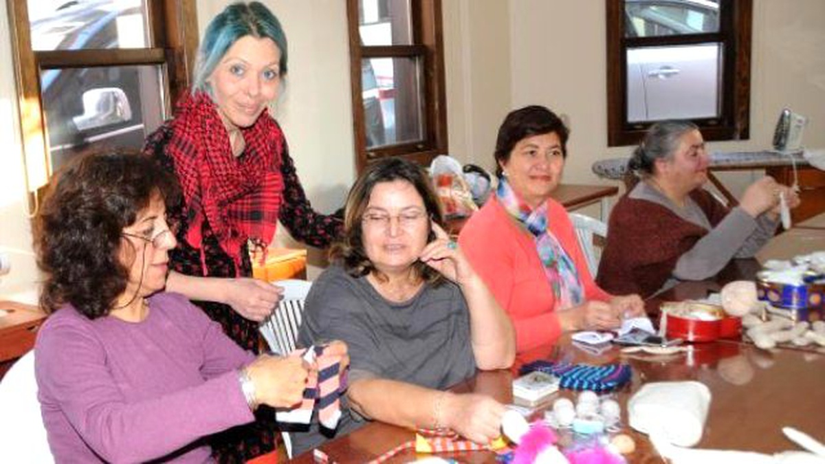 Kadınların Yaptığı Bez Bebekler Sergilendi